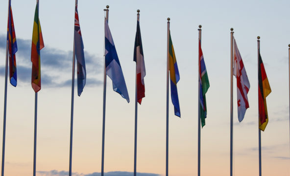 Kuvassa lippuja liehumassa maailmanjamboreella 2019