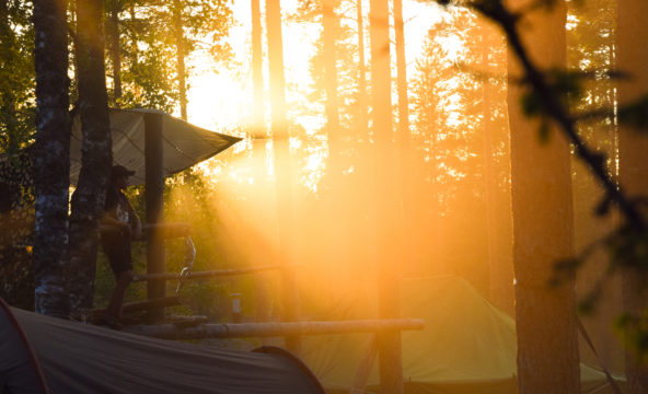 Auringonlasku Ilves19-piirileirillä.