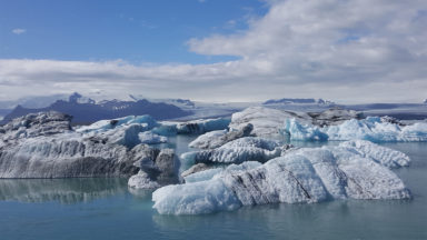 Islantilainen jäätikkömaisema.